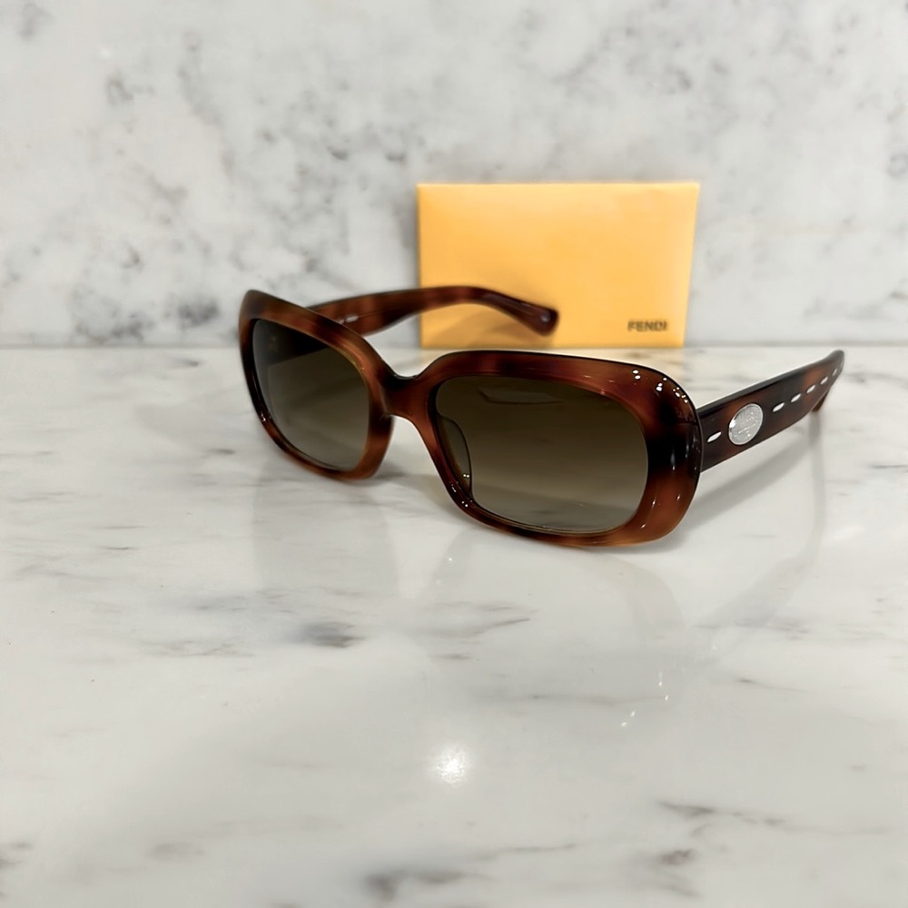 Fendi sunglasses women brown rectangle Gradient Lens Light